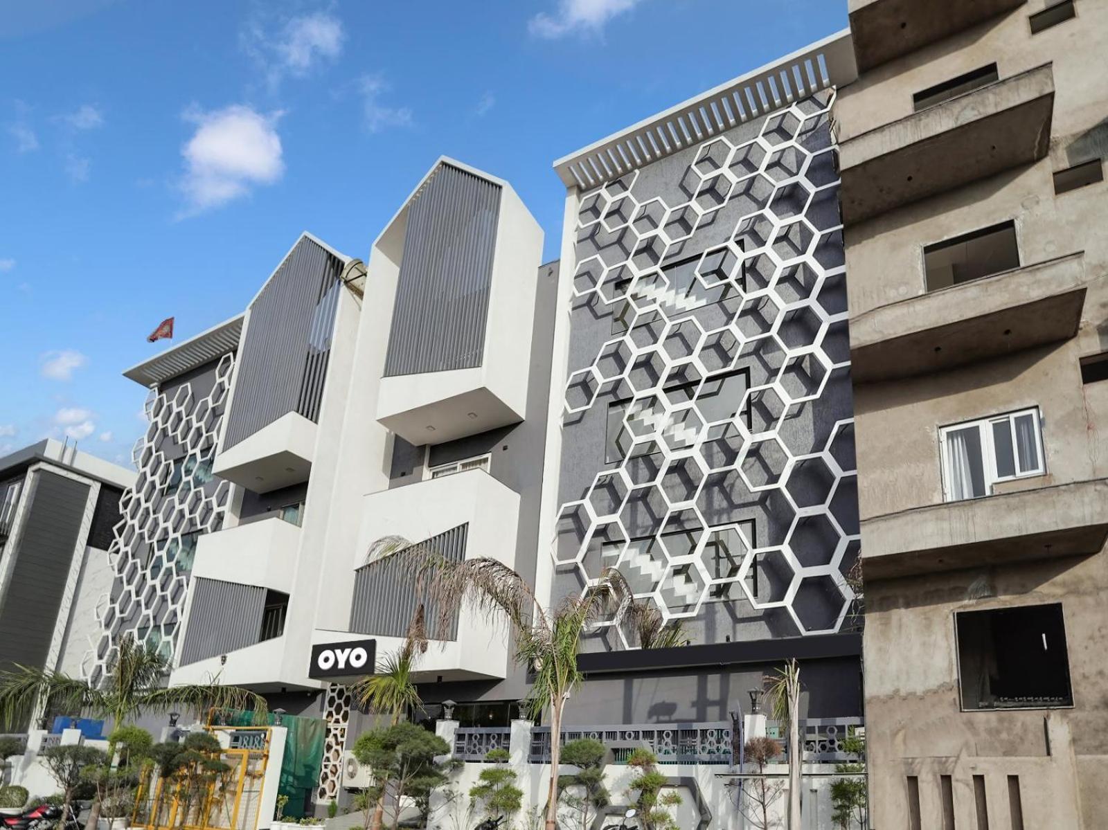 Asian Plaza Hotel 4*